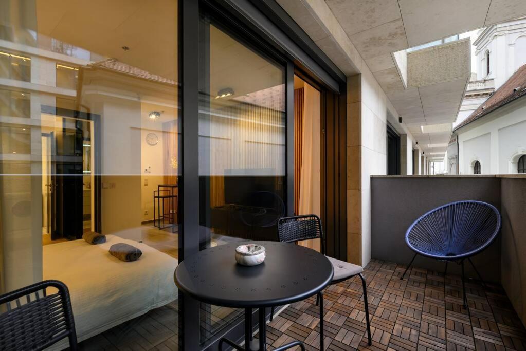 2Budapest Eye-Freegym And Sauna Luxury Home Exterior photo
