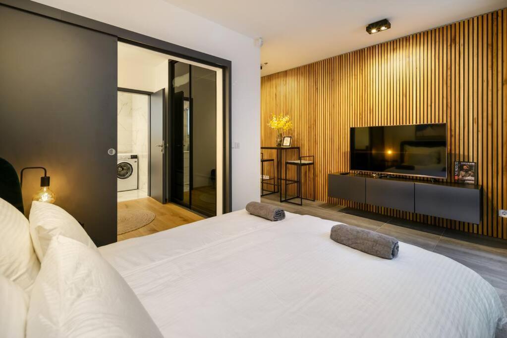 2Budapest Eye-Freegym And Sauna Luxury Home Exterior photo